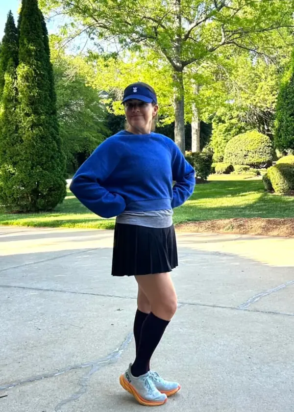 Customer wearing black Everstride socks on a walk